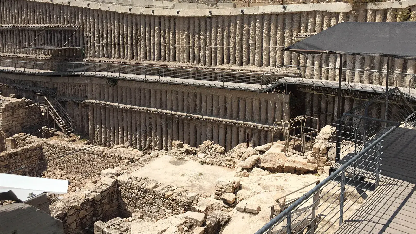 تسببت في تصدعات وانهيارات ألحقت أضراراً بمنازل فلسطينية