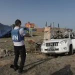 صحيفة فرنسية: هجوم إسرائيل على المنظمات الدولية يمثل مرحلة جديدة في تشديد القيود على المساعدات