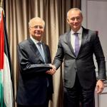 ملادينوف يبحث مع محمد مصطفى تنفيذ القرار الدولي 2803 وإعمار غزة