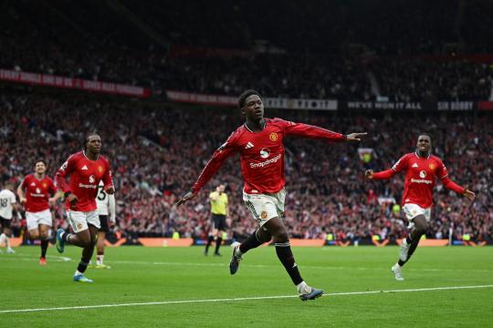 مانشستر يونايتد يحسم قمة نارية أمام ليفربول 3-2 في الدوري الإنجليزي