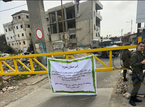 حملة مداهمات واسعة وتخريب للممتلكات وإغلاق المدارس وسط إجراءات عسكرية مشددة