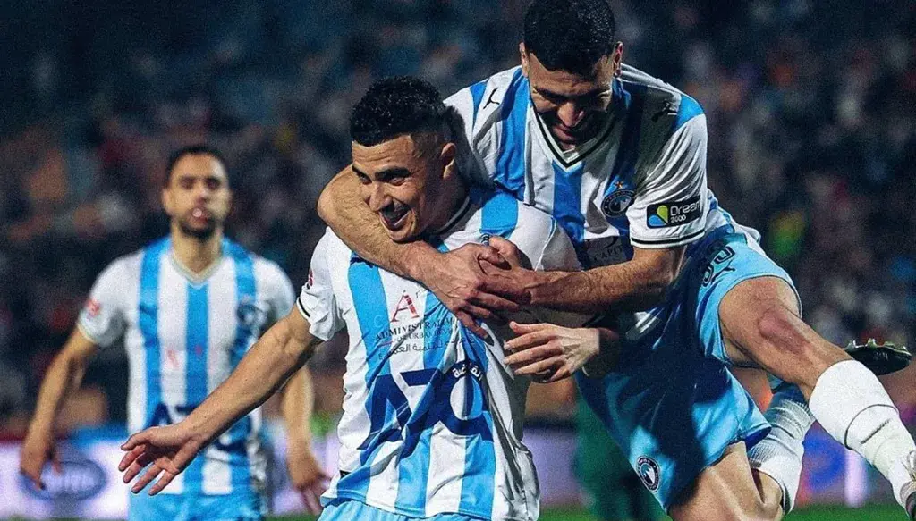 فوز 2-1 في نهائي مثير باستاد القاهرة.. ماييلي وكريم حافظ يحسمان اللقب رغم هدف زد المتأخر
