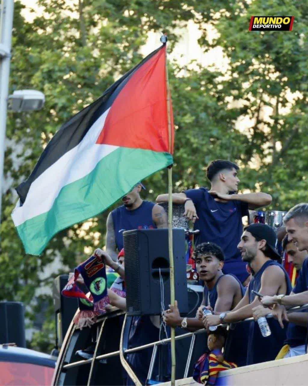نجم برشلونة الشاب يؤكد أن طموحه لا يتوقف عند الألقاب المحلية ويتعهد بإعادة دوري أبطال أوروبا إلى النادي الكتالوني.