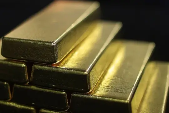 توقعات بانتعاش الذهب رغم اضطرابات الشرق الأوسط وضغوط الأسواق