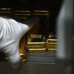 الذهب يرتفع فوق 4900 دولار للأونصة وسط ترقب محضر الاحتياطي الفيدرالي