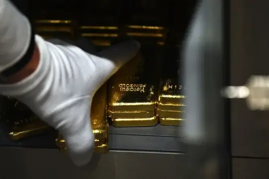 الذهب يرتفع فوق 4900 دولار للأونصة وسط ترقب محضر الاحتياطي الفيدرالي