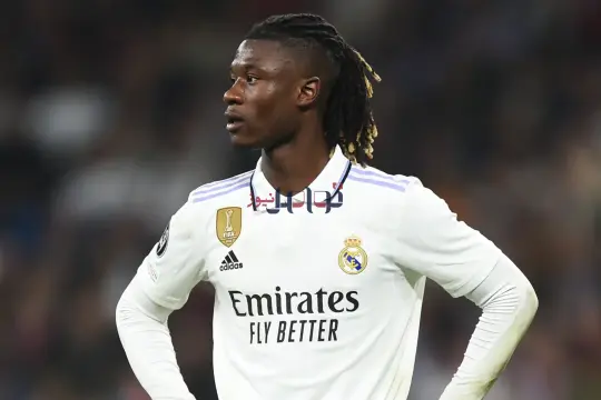 مستقبل كامافينجا مع ريال مدريد يظل غامضاً وسط تقارير عن اهتمام باريس سان جيرمان وأندية إنجليزية