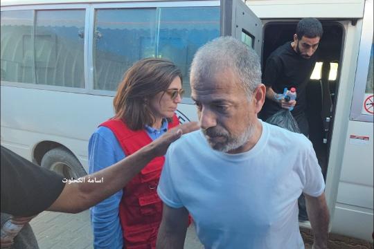 الإفراج عن 7 أسرى من قطاع غزة ونقلهم إلى مستشفى شهداء الأقصى بحالة صحية صعبة