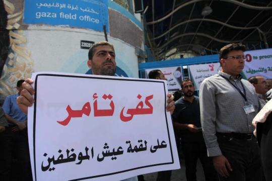 حماية يطالب أونروا بالتراجع الفوري عن تسريح آلاف الموظفين