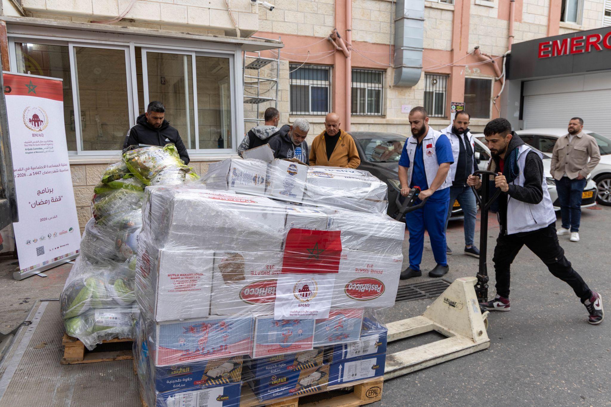 توزيع 5 آلاف قفة غذائية و20 ألف وجبة إفطار يومياً في أحياء القدس ومؤسساتها