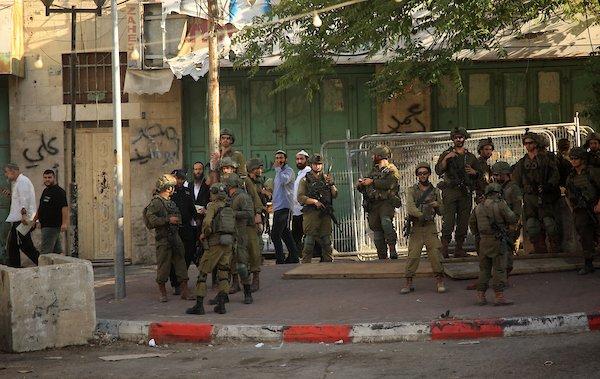 الاحتلال يغلق جميع مداخل نابلس ويشدد إجراءاته العسكرية عقب أحداث قرية تل