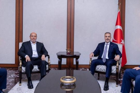 وفد من حماس برئاسة خليل الحية يبحث مع وزير الخارجية التركي تطورات مفاوضات غزة