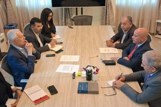 أبو هولي يبحث مع لجنة الحوار اللبناني–الفلسطيني أوضاع اللاجئين وأزمة تمويل "الأونروا" وخطة حوكمة المخيمات