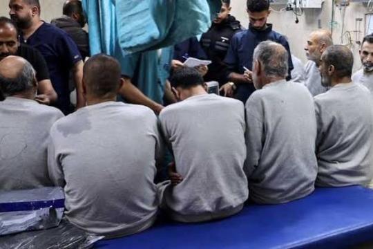 الصليب الأحمر يسهّل نقل 12 معتقلاً مفرجاً عنهم من كرم أبو سالم إلى مجمع ناصر