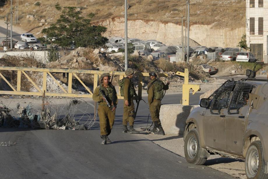 حصار الخليل يدخل يومه السابع.. نزوح آلاف الفلسطينيين وشلل اقتصادي يضرب المدينة