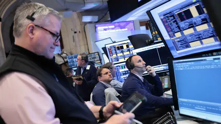 الأسهم الأميركية ترتفع بقوة وتقترب من مستويات قياسية بدعم تراجع مخاوف التضخم
