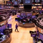 الأسهم الأميركية ترتفع مع انحسار التوترات وتراجع أسعار النفط