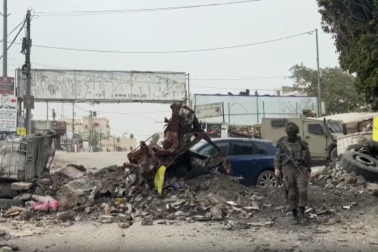 الاحتلال الإسرائيلي يواصل حصار بلدة حزما لليوم الثالث ويفرض إجراءات قمعية واسعة