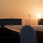 النفط يواصل الهبوط لليوم الرابع وسط مؤشرات على تحسن إمدادات هرمز