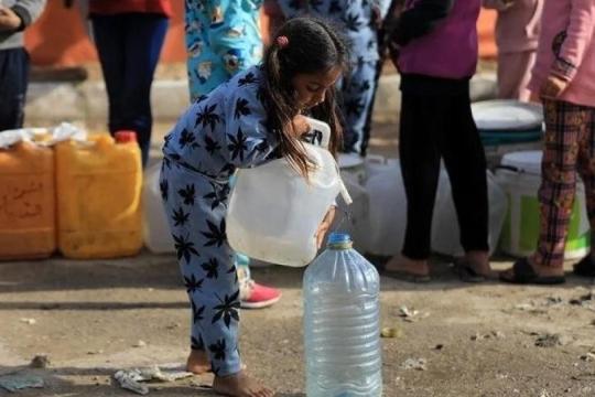 الأونروا: العائلات النازحة في غزة تواجه صعوبات حادة في الحصول على مياه شرب نظيفة