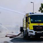 السيطرة على حريق صناعي في الشارقة دون إصابات بشرية