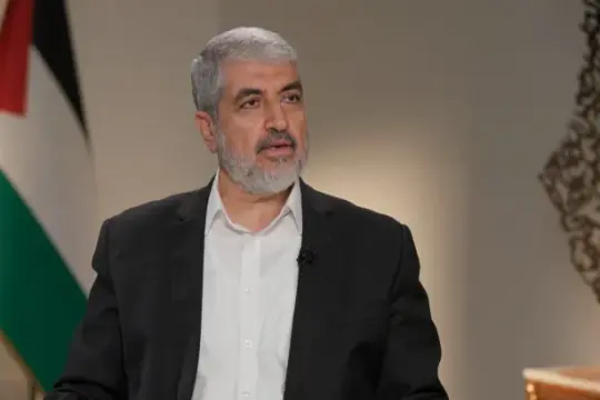 مشعل يكشف مقاربة حماس الجديدة بشأن السلاح ويؤكد: غزة آن لها أن تتعافى