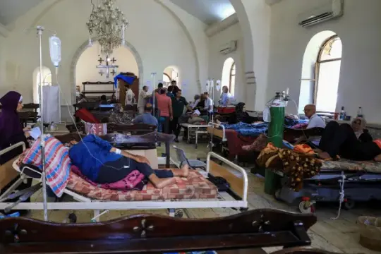 يهدد صحة الآلاف .. فايروس مجهول ينهك أجساد الغزيين