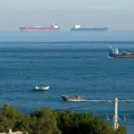 بريطانيا وحلفاؤها يضعون خيارات لدعم الملاحة في مضيق هرمز وسط تهديدات إيران