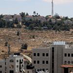 مستوطنون يقتحمون أراضي فلسطينية ويشقّون طرقاً استيطانية في الضفة الغربية وسط اقتحامات واعتقالات