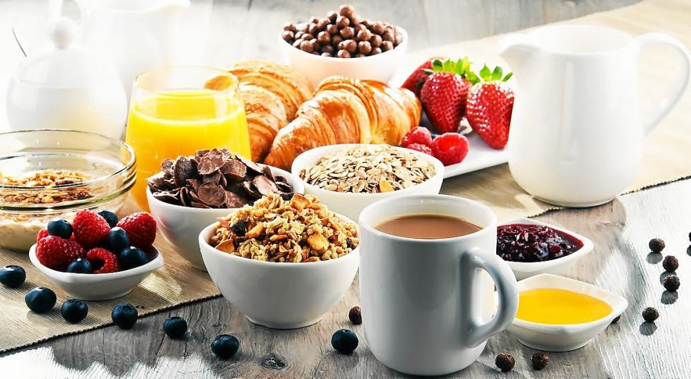 5 أطعمة يحذّر خبراء التغذية من تناولها على الإفطار حفاظاً على صحة الأمعاء