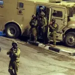 قوات الاحتلال تعتقل شاباً وتقتحم بلدات ومنازل في طولكرم