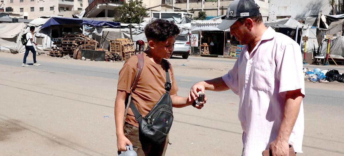 عيد الأضحى في غزة: أطفال يبيعون القهوة والحلوى وسط الحرب والانهيار الإنساني