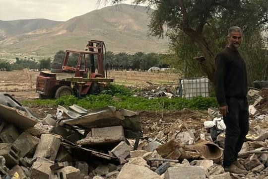 هجمات واعتقالات مستمرة في الضفة الغربية: مستوطنون يهاجمون مواطنين ويقيمون خياماً جديدة