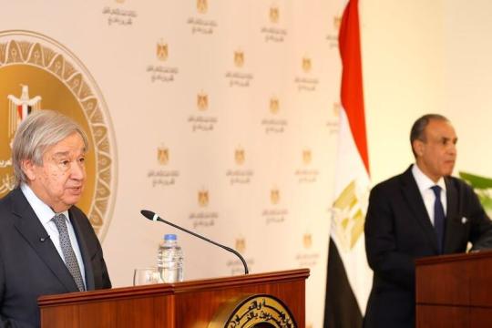 غوتيريش من القاهرة: يجب وقف التهجير في الضفة ورفع القيود الإسرائيلية عن مساعدات غزة