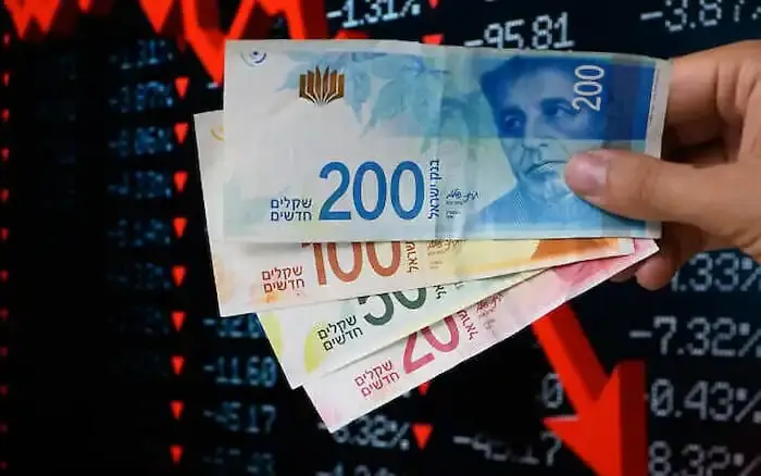 سعر صرف العملات والذهب مقابل الشيكل في السوق الفلسطيني اليوم الخميس