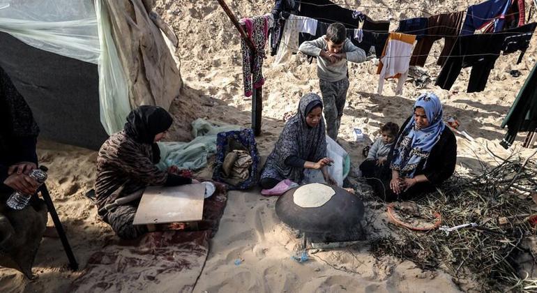 أطباء ومسؤولون: سوء التغذية والأمراض المعدية تتصاعد وسط اكتظاظ مراكز الإيواء وانهيار البنية الصحية