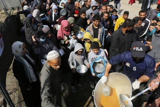 الإحصاء: بطالة غزة تقفز إلى 68% وتفاقم حاد في سوق العمل بالضفة الغربية