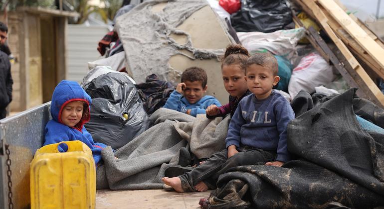 البرد والهجمات وسوء التغذية يفاقمون أوضاع الأطفال النفسية والصحية