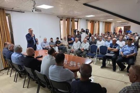 بلدية دورا تبحث مواجهة مخططات الاستيطان وحماية الأراضي المهددة بالاستيلاء