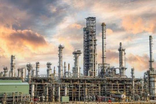 النفط يقفز إلى أعلى مستوى تسوية في نحو 6 أشهر وسط مخاوف من اضطراب إمدادات الشرق الأوسط