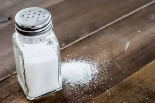 5 خطوات لتقليل استهلاك الملح وحماية قلبك من الأمراض