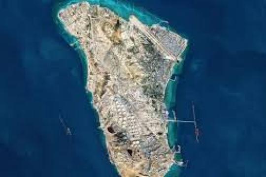 إدارة ترامب تبحث احتلال جزيرة خرج الإيرانية لفتح مضيق هرمز