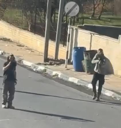 مستوطنون استهدفوا منازل في قرية المنية وسط تصاعد الاعتداءات على السكان وممتلكاتهم