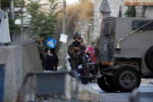 الاحتلال يعتقل فلسطينيين من نابلس وقلقيلية خلال اقتحامات واسعة