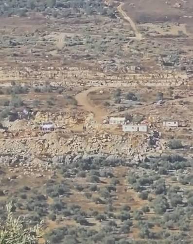 أعمال تجريف وشق طرق تحت حماية قوات الاحتلال تهدد بعزل قرية عربونة وحرمان المزارعين من الوصول إلى أراضيهم الزراعية.