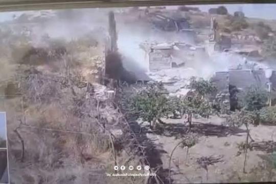 الاحتلال يهدم منزلاً مأهولاً في الخليل عمره أكثر من 70 عاماً