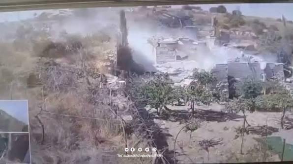 منزل من طابقين بمساحة 300 متر مربع هُدم دون إنذار مسبق، ليرتفع عدد المنازل المهدمة اليوم إلى ثلاثة