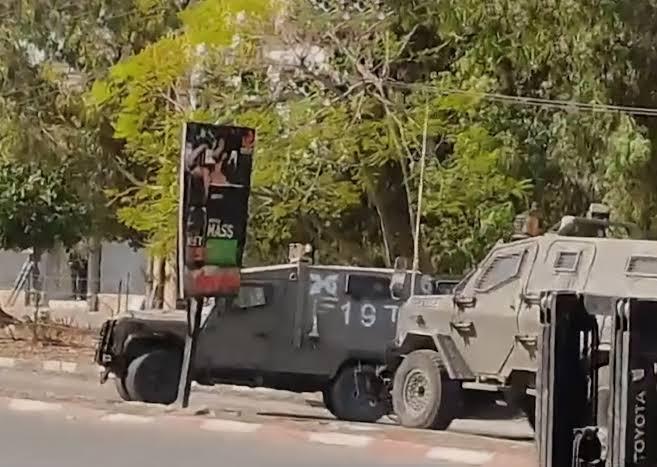 اعتقال زوجين للضغط على نجلهما لتسليم نفسه واحتجاز 4 شبان بينهم أسير محرر
