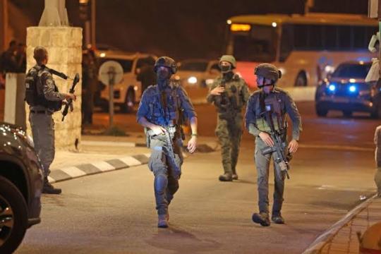 الاحتلال يقتحم عدة بلدات في الضفة ومستوطنون يهاجمون ممتلكات فلسطينية جنوب نابلس