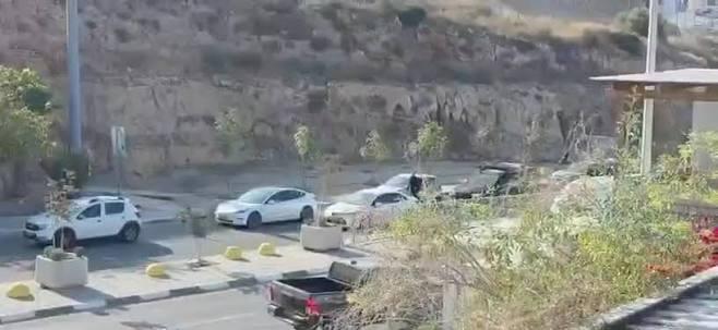 شرطة الاحتلال تطلق النار على شابين كانا يستقلان دراجة نارية وتعتقل أحدهما وسط استمرار الإجراءات الأمنية في القدس.